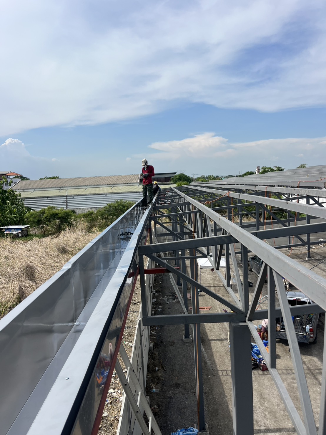 รุธเจริญรางน้ำฝน รับติดตั้งรางน้ำฝนสแตนเลส ไวนิล สังกะสี ครบวงจร ออกแบบ ผลิต ซ่อมแซม รางพับ รางซ่อน ในกรุงเทพฯ นนทบุรี ปทุมธานี ประเมินฟรี